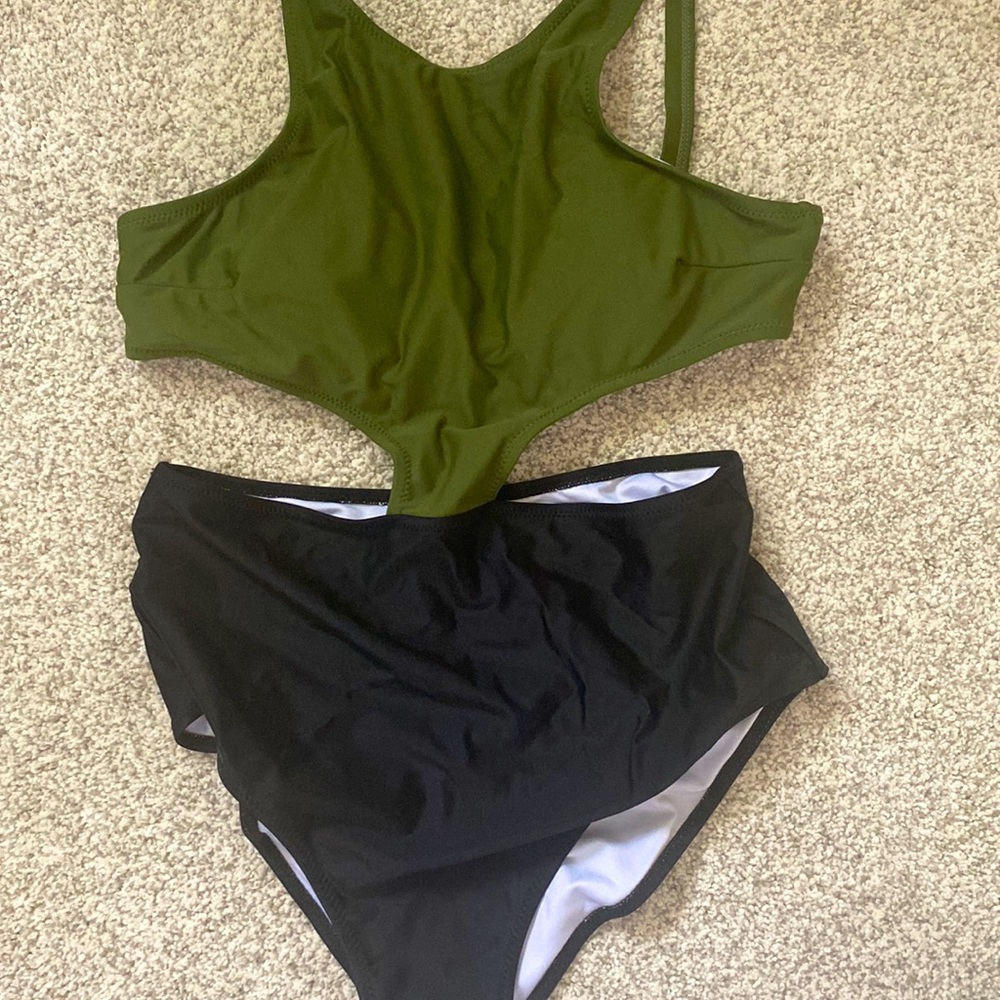 Cusphe bathing suit
